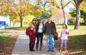 Parents and student on UNH campus